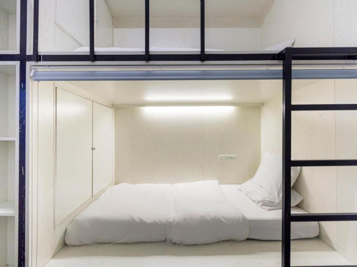S7 Hostel Bangkok Exterior photo