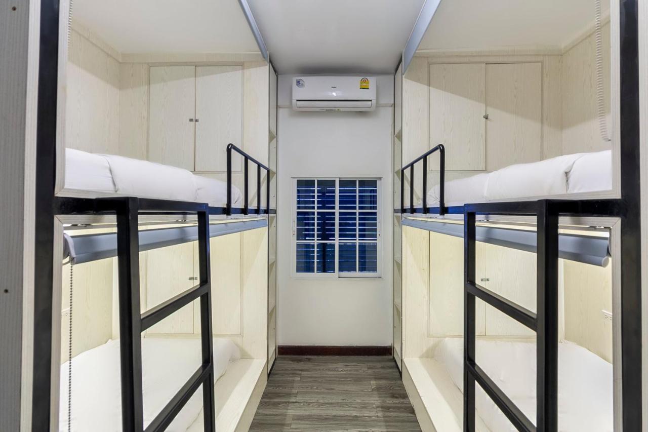 S7 Hostel Bangkok Exterior photo