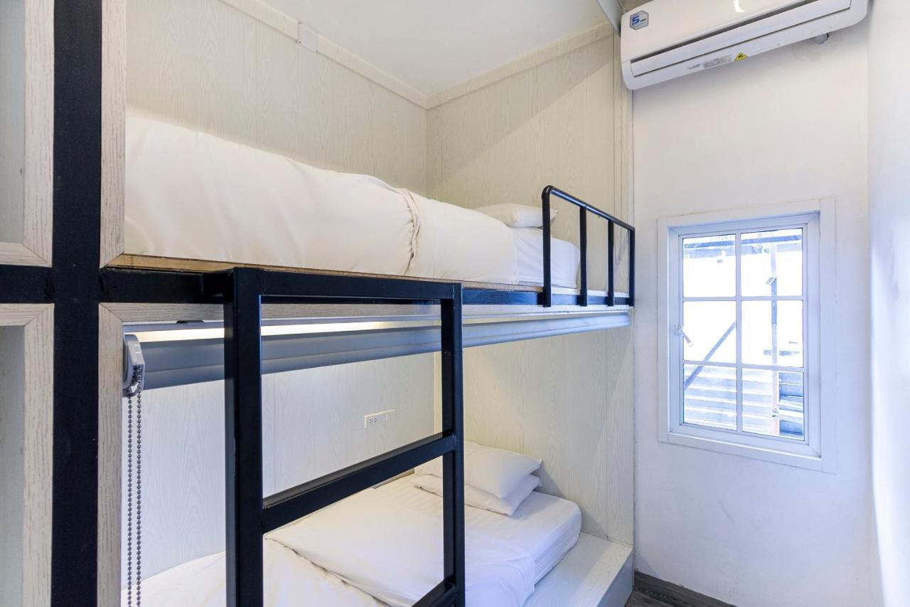 S7 Hostel Bangkok Exterior photo