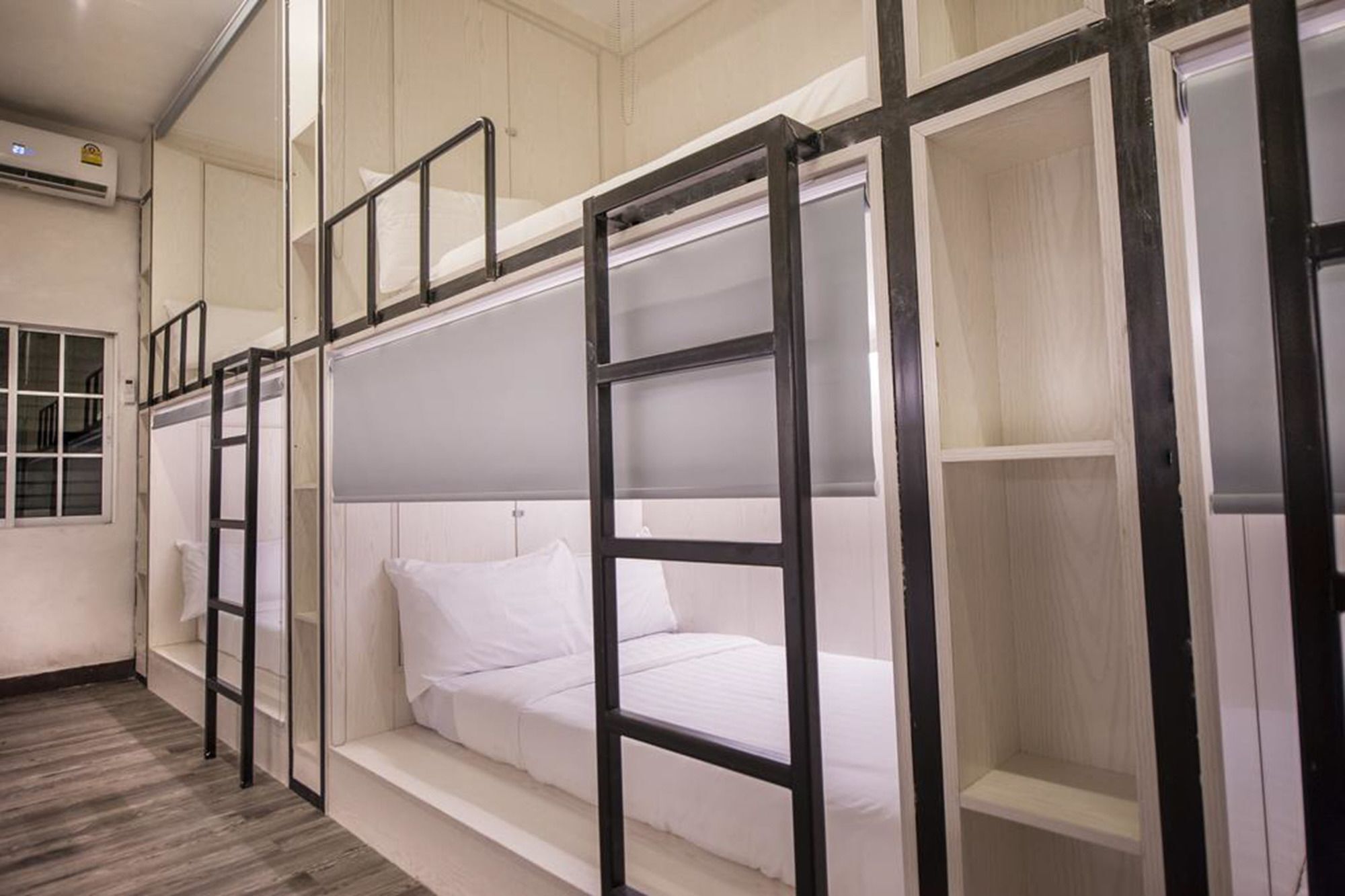 S7 Hostel Bangkok Exterior photo