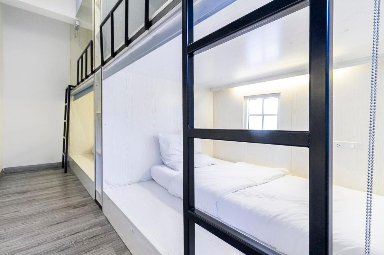 S7 Hostel Bangkok Exterior photo